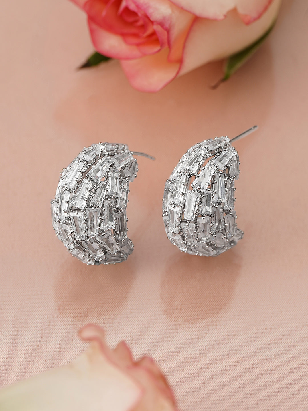 【Rubans】 Urban Curve Statement Crystal Hoops｜ロジウムメッキ バゲットカット ジルコニア ステートメント ハーフフープイヤリング