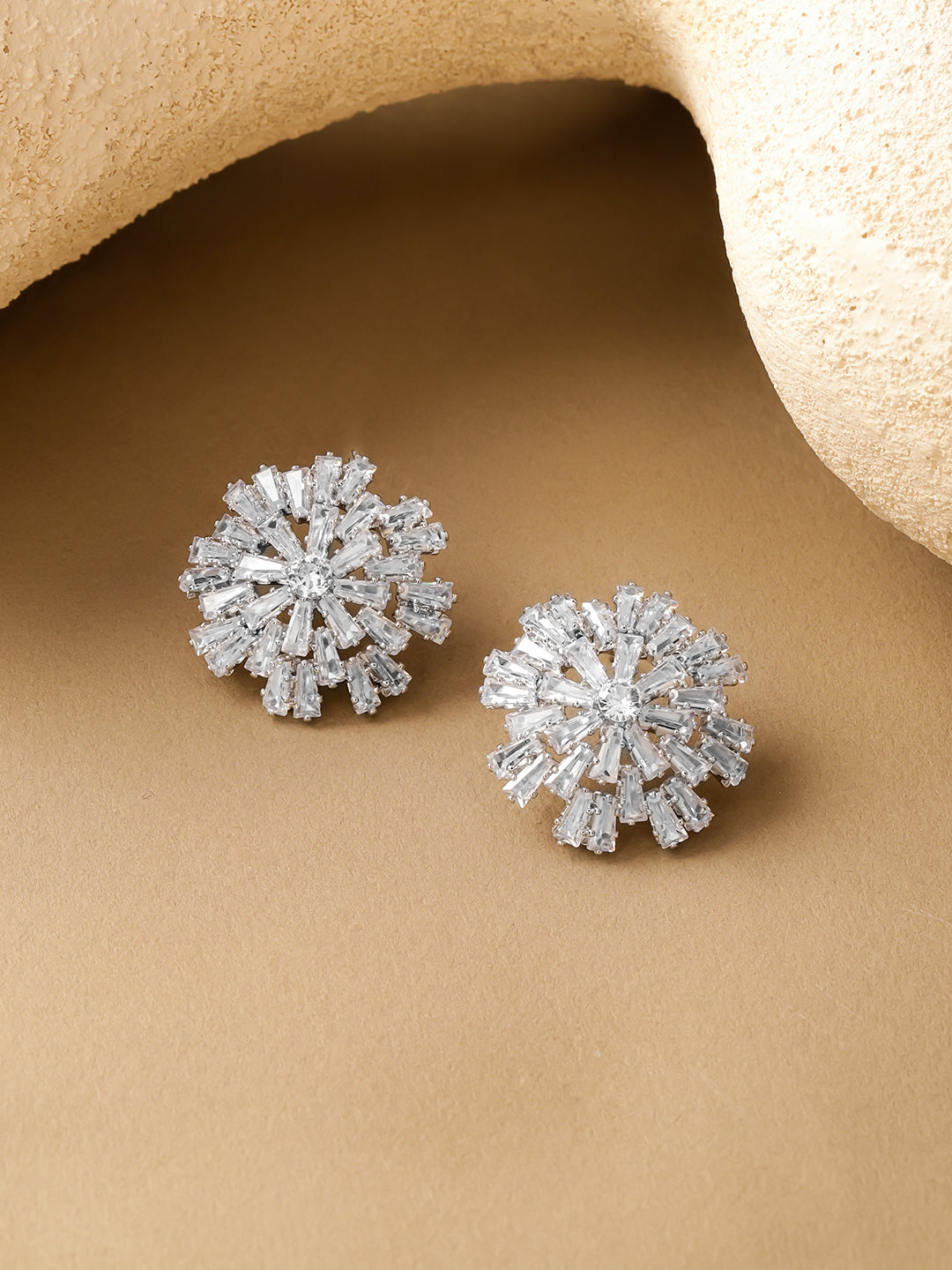 【Rubans】 Snowflake Crystal Stud Earrings｜スノーフレーク クリスタル スタッドイヤリング