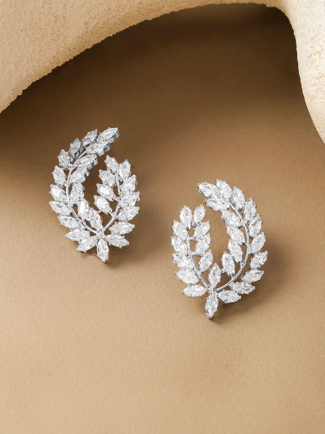 【Rubans】 Studded Leaf Earrings｜スタッズ リーフ イヤリング