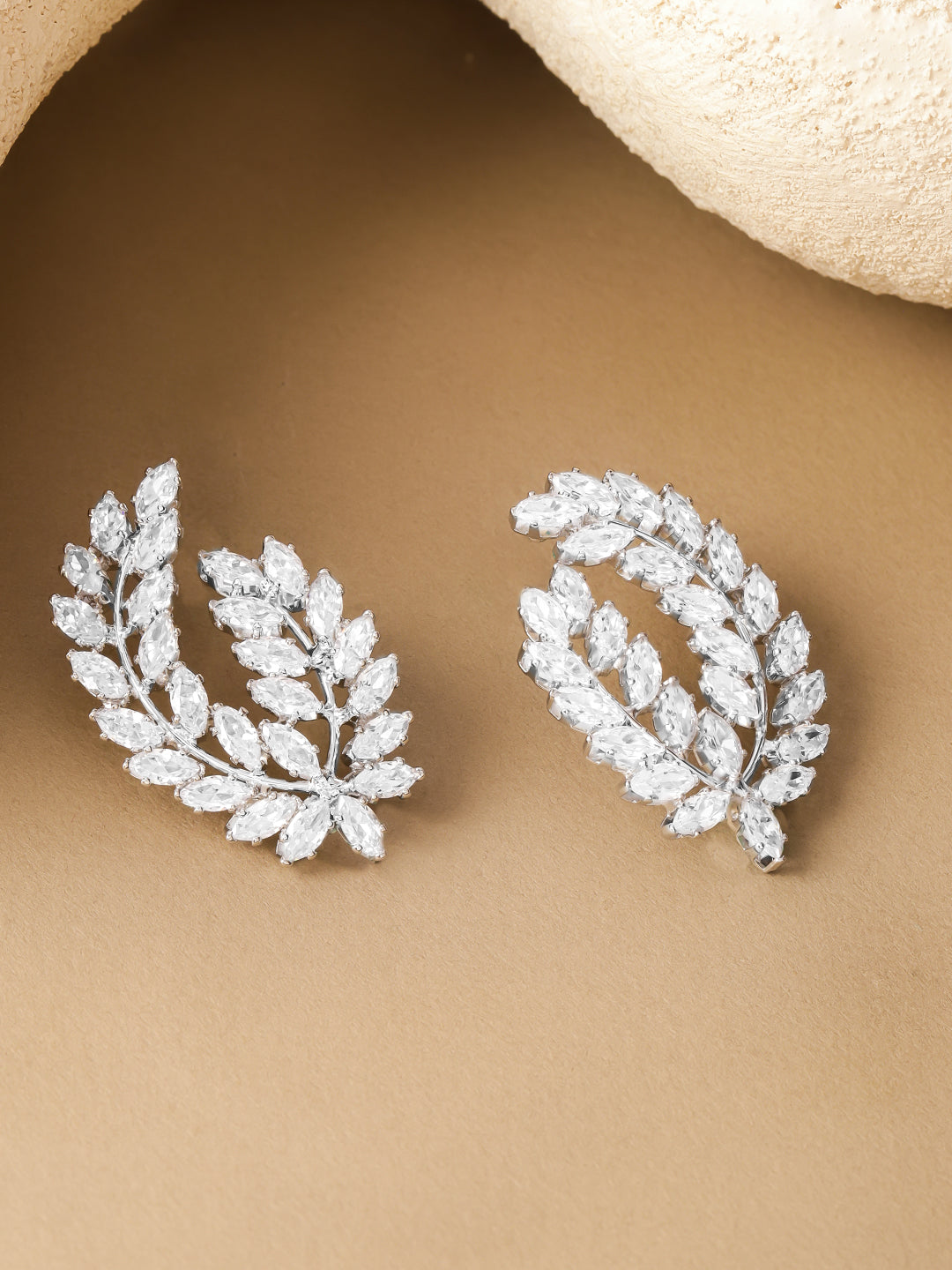 【Rubans】 Studded Leaf Earrings｜スタッズ リーフ イヤリング