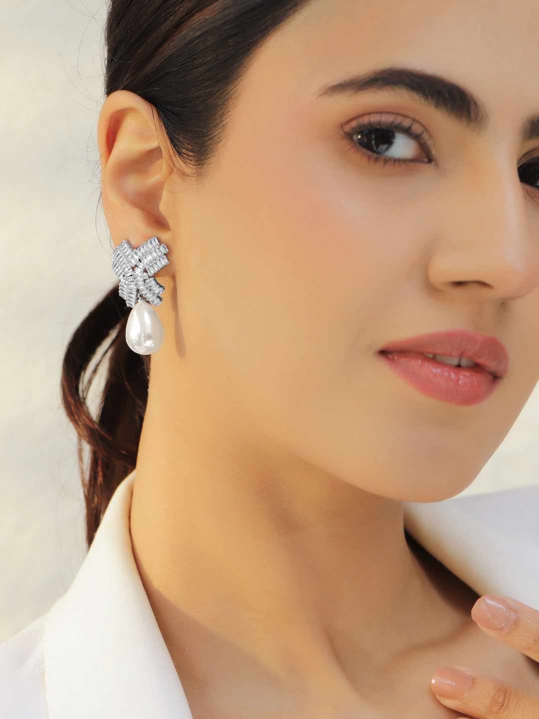 【Rubans】 Rhodium Crystal Studded Pearl Drop Earrings｜ロジウム クリスタル スタッデッド パール ドロップイヤリング