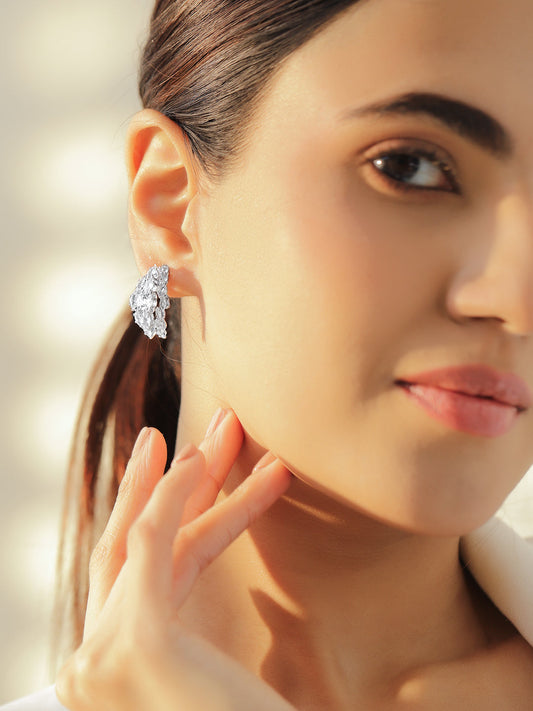 White Crystal Drops Stud Earrings フリーサイズ