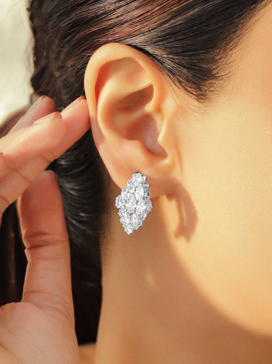 White Crystal Drops Stud Earrings フリーサイズ