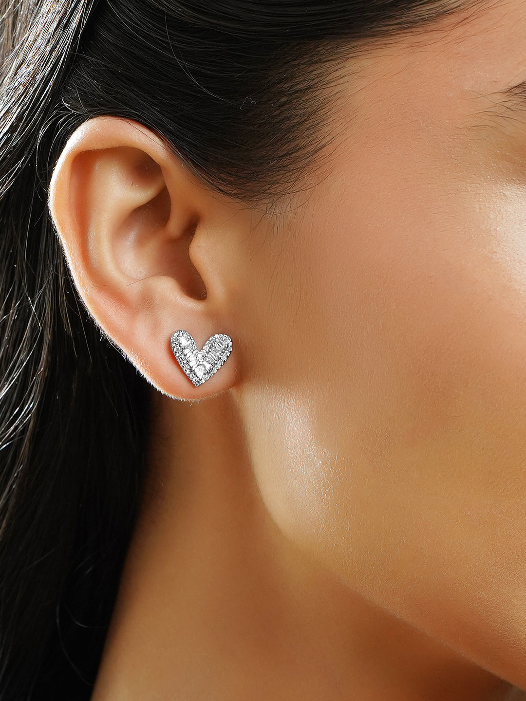 【Rubans】 Rhodium Plated Heart-Shaped Sparkling Cubic Zirconia Stud Earrings｜ロジウムメッキ ハートシェイプ キュービックジルコニア スタッドイヤリング