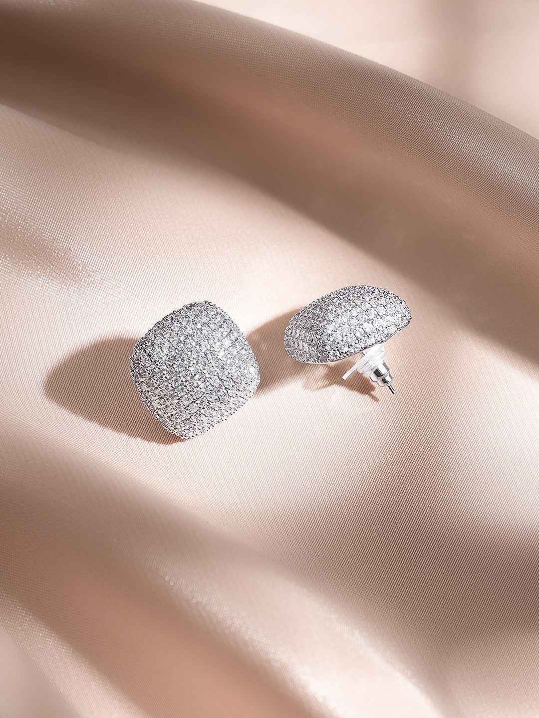 【Rubans】 Rhodium-Plated Cushion Stud Earrings with Crystal Zirconia Detailing｜ロジウムメッキ クッション スタッドイヤリング クリスタルジルコニア
