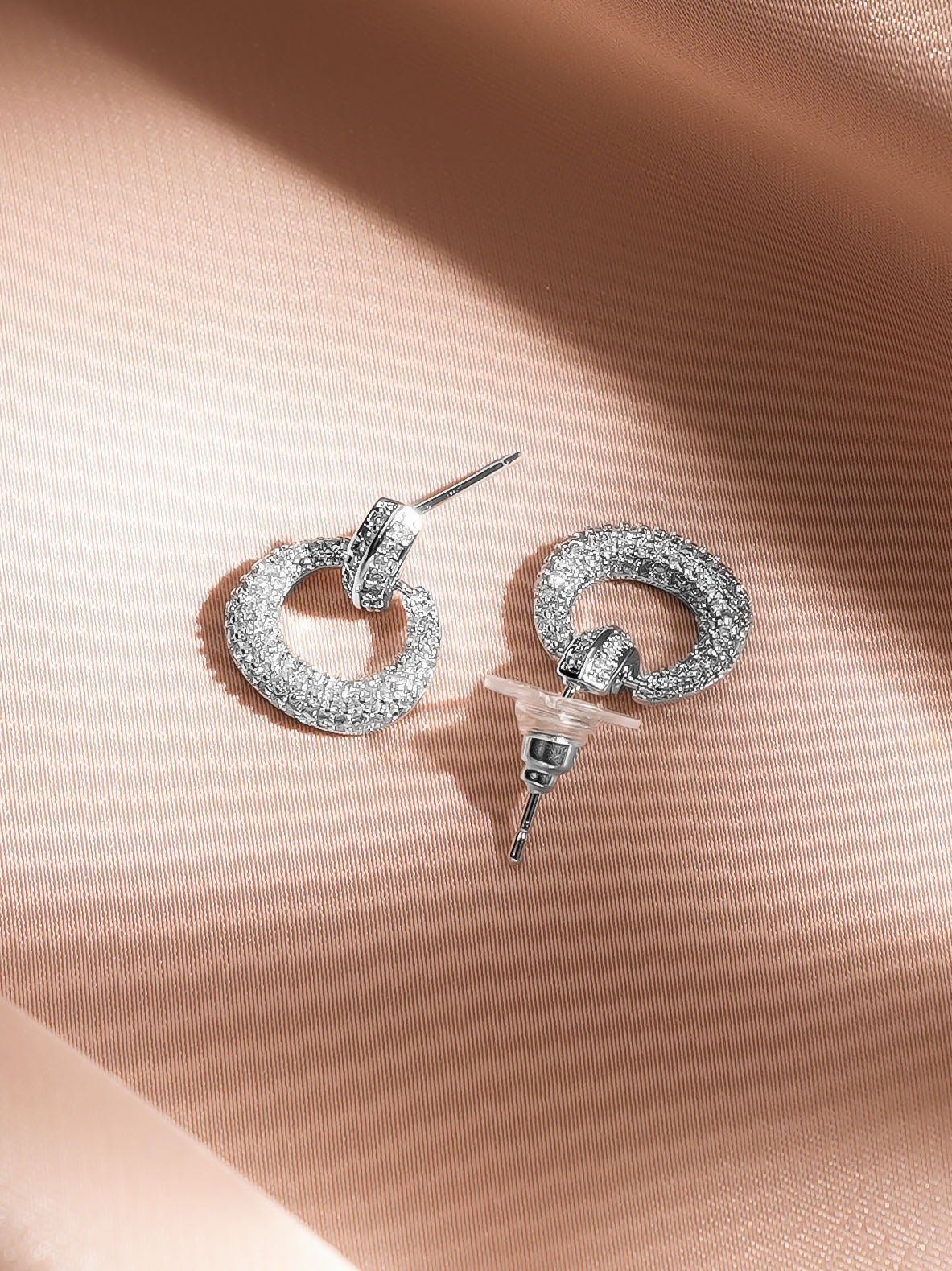 Rubans Rhodium-Plated White Crystal AD Textured Circular Loop Stud Earrings フリーサイズ