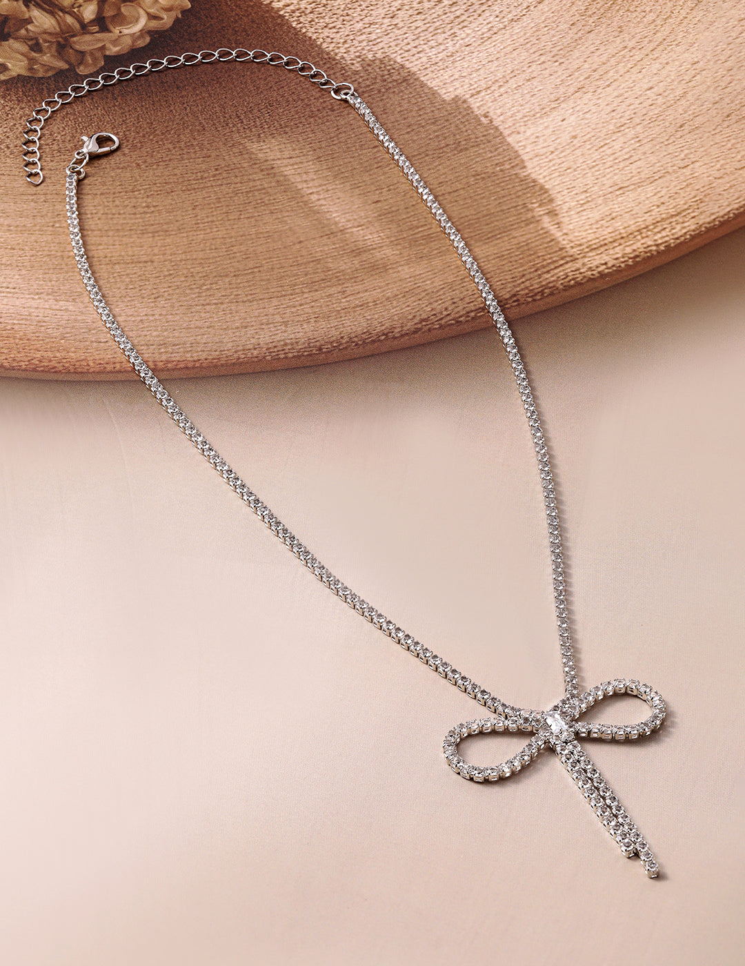 Ribbon Motif White Crystal Pendant Necklace フリーサイズ
