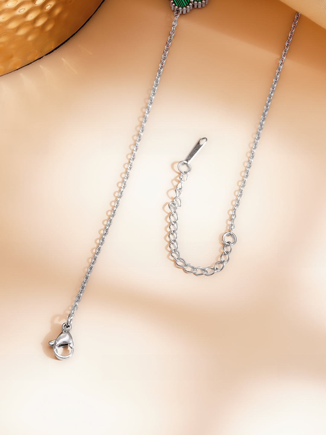 【Rubans】 Rhodium Plated Emerald Green Clover Motif Necklace｜ロジウムメッキ エメラルドグリーン クローバーモチーフ ネックレス
