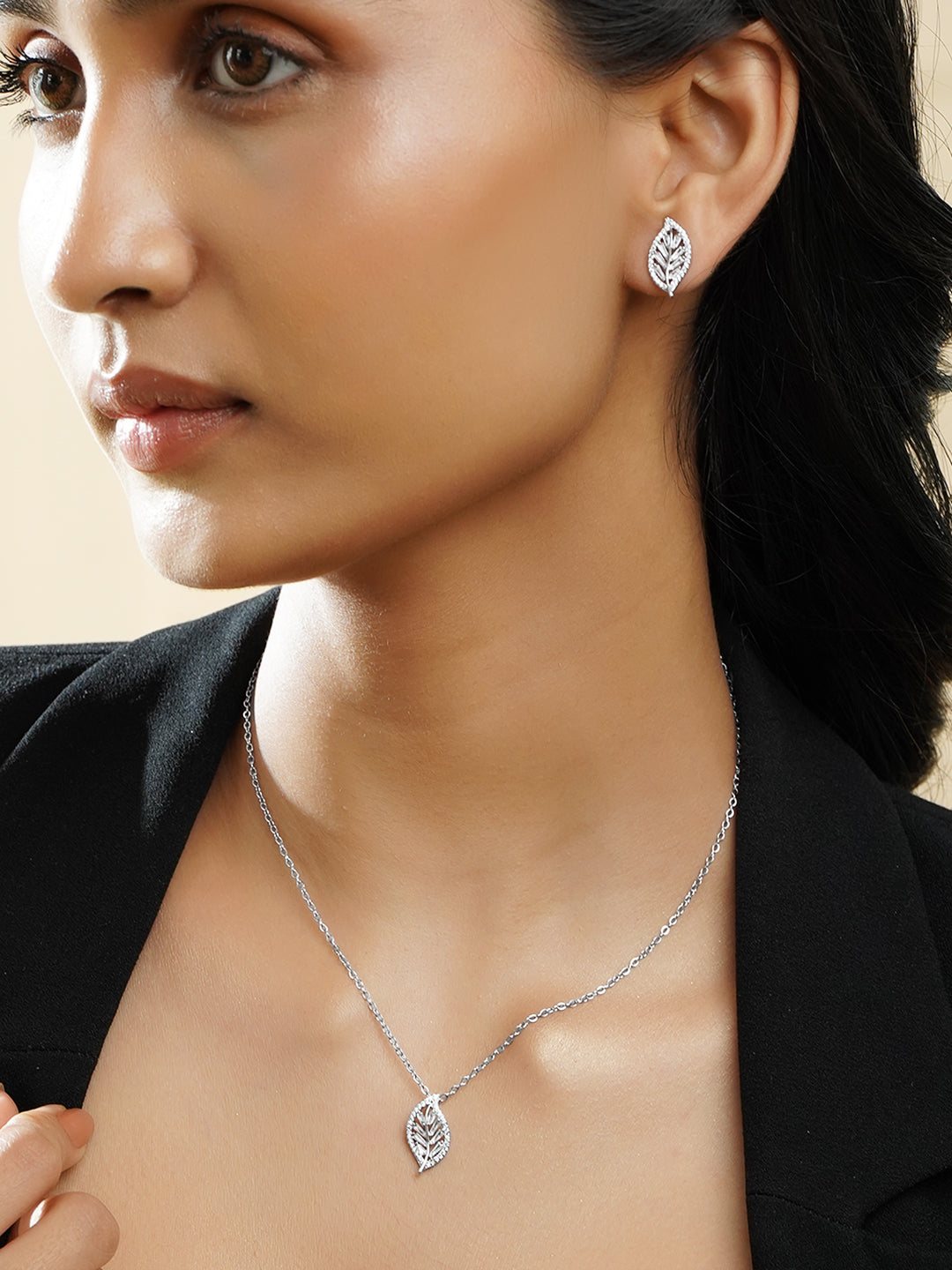 American Diamond Zirconia Leaf Design Pendant Set フリーサイズ