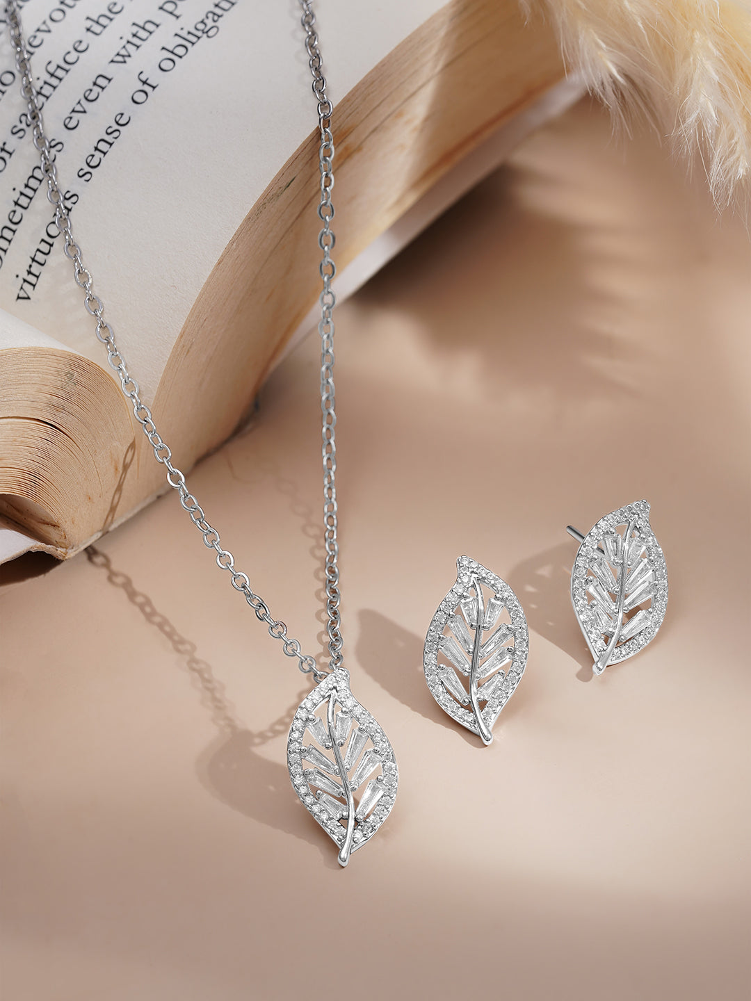 American Diamond Zirconia Leaf Design Pendant Set フリーサイズ