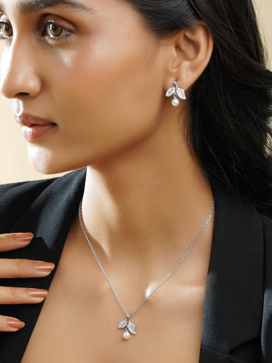 Rubans Rhodium Plated Flora Pearl Drop Pendant Set with Sparkling Crystal Accents フリーサイズ