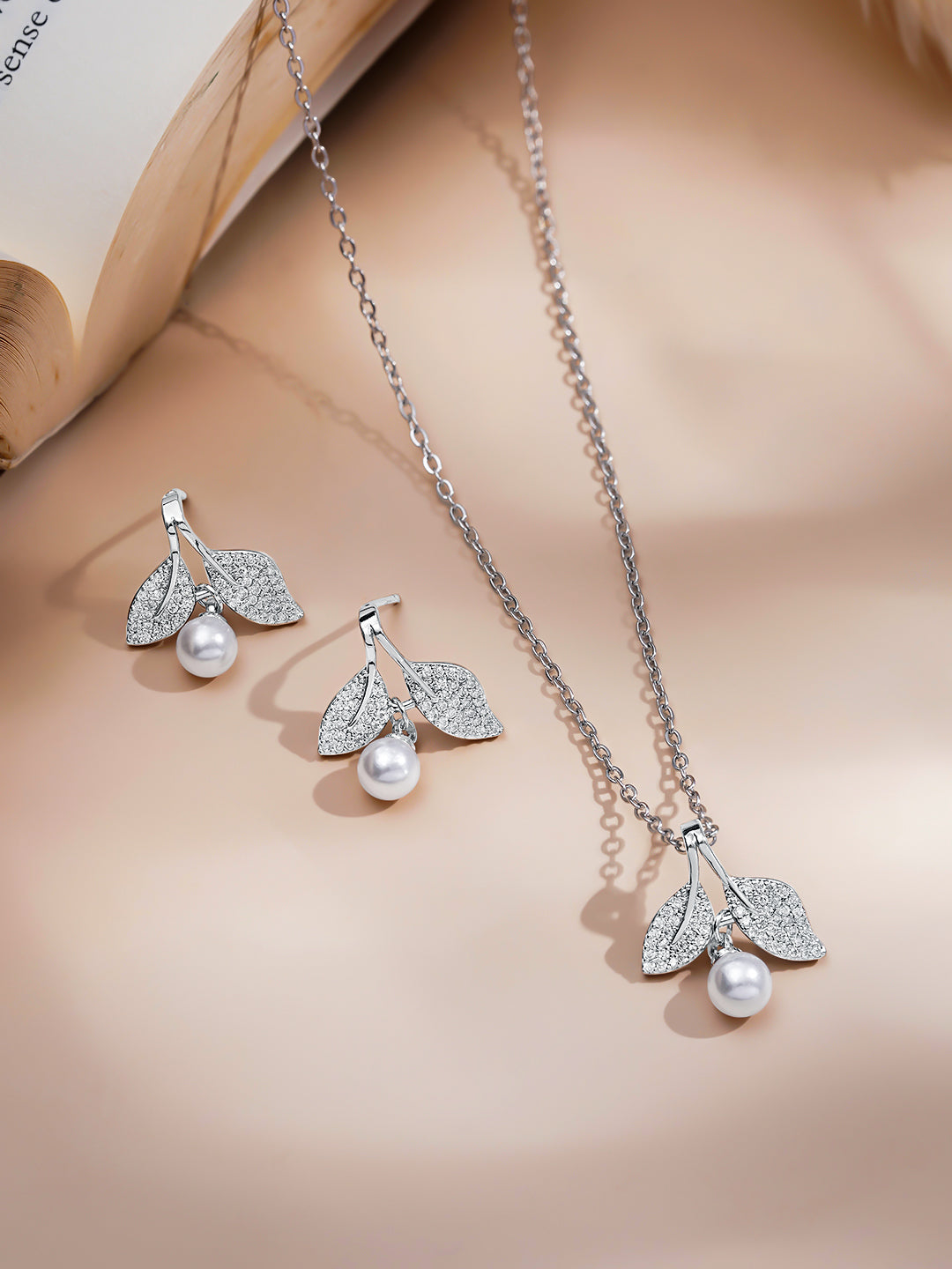 Rubans Rhodium Plated Flora Pearl Drop Pendant Set with Sparkling Crystal Accents フリーサイズ