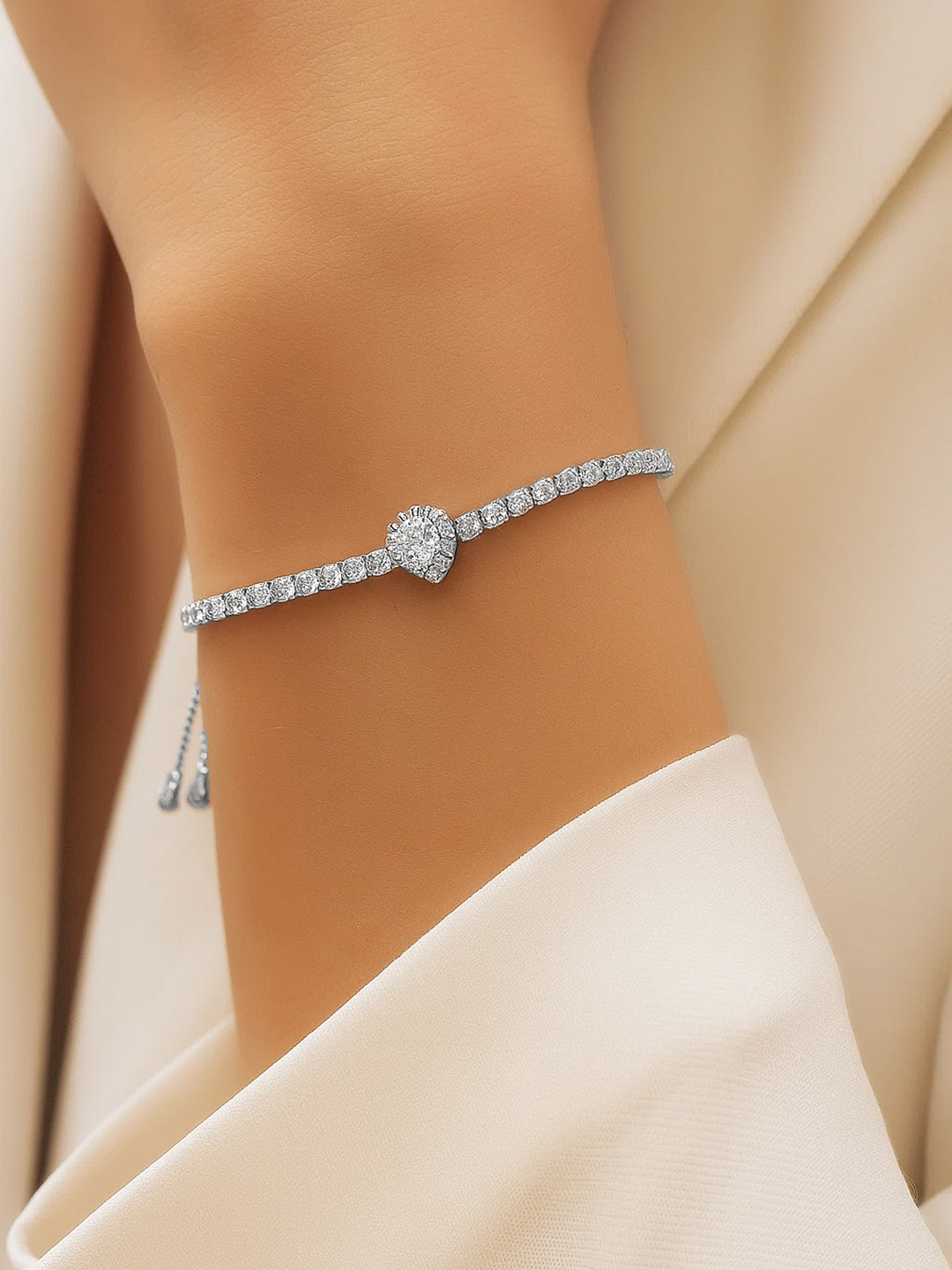 Dainty Adjustable American Diamond Zirconia Studded Bracelet フリーサイズ