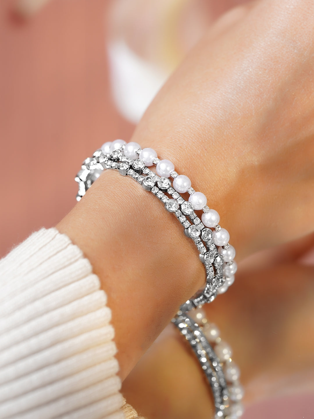 【Rubans】 White Studded Pearl Embellished Golden Bracelet｜ホワイトストーン＆パール ゴールデン ブレスレット