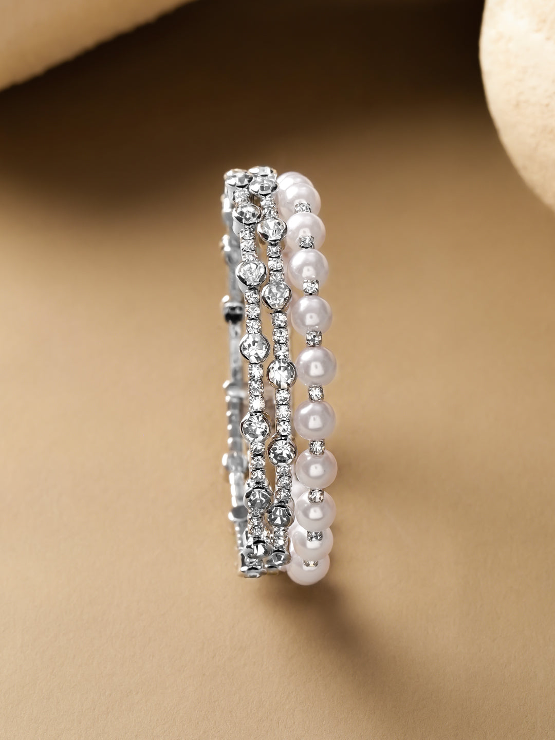 【Rubans】 White Studded Pearl Embellished Golden Bracelet｜ホワイトストーン＆パール ゴールデン ブレスレット