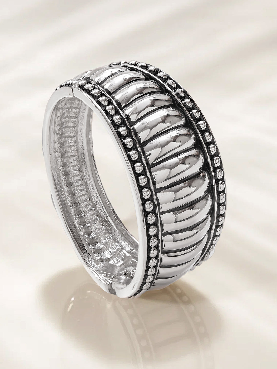 Ridged Textured Silver Toned Bracelet フリーサイズ