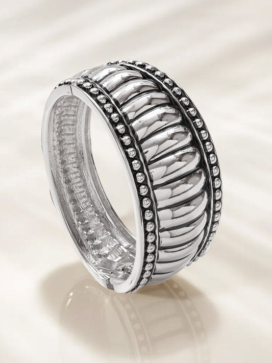 Ridged Textured Silver Toned Bracelet フリーサイズ