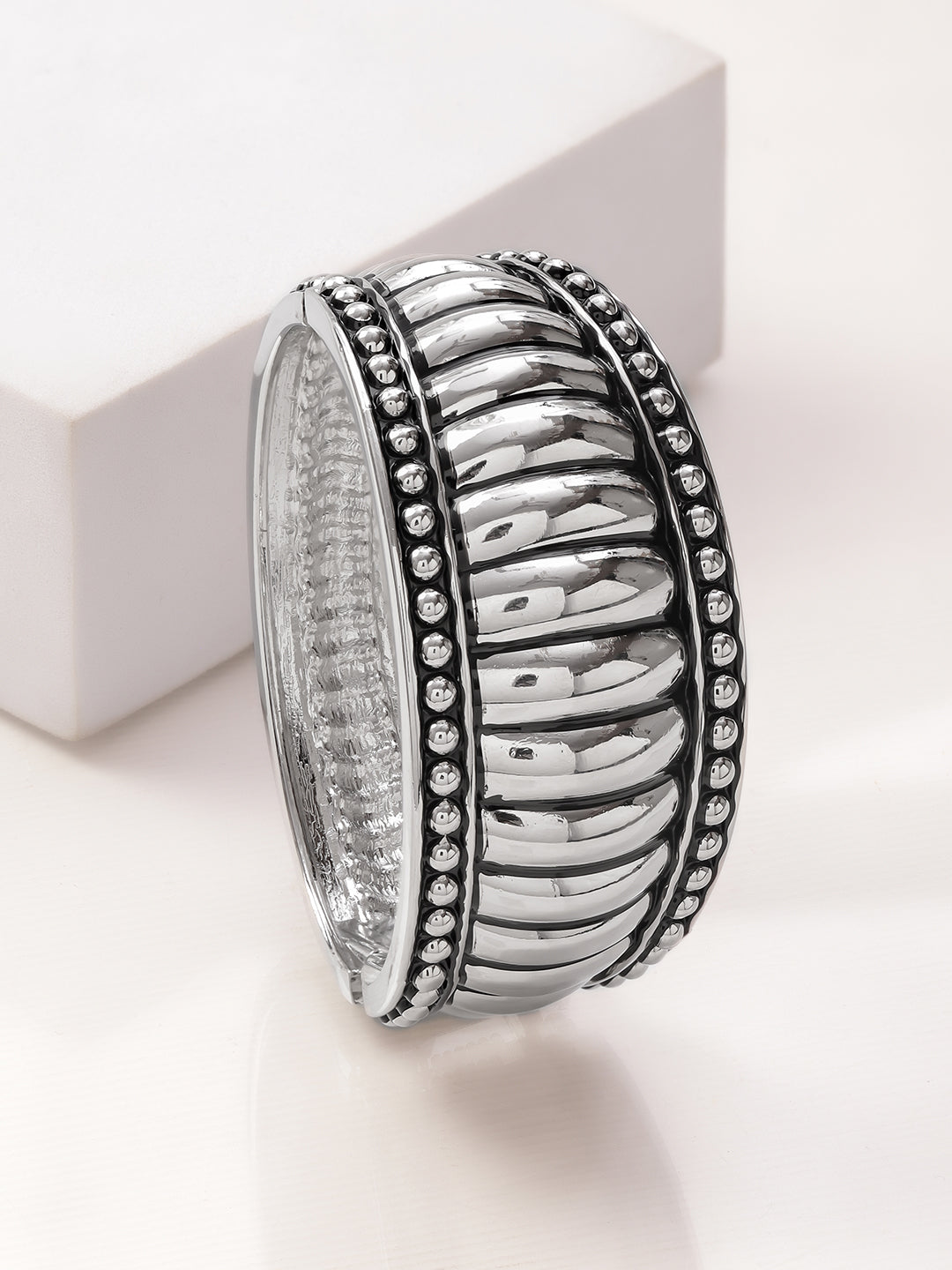 Ridged Textured Silver Toned Bracelet フリーサイズ
