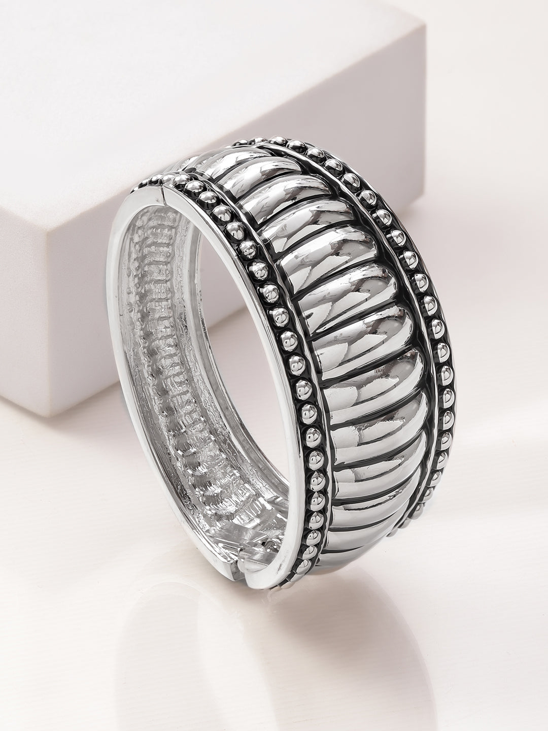 Ridged Textured Silver Toned Bracelet フリーサイズ
