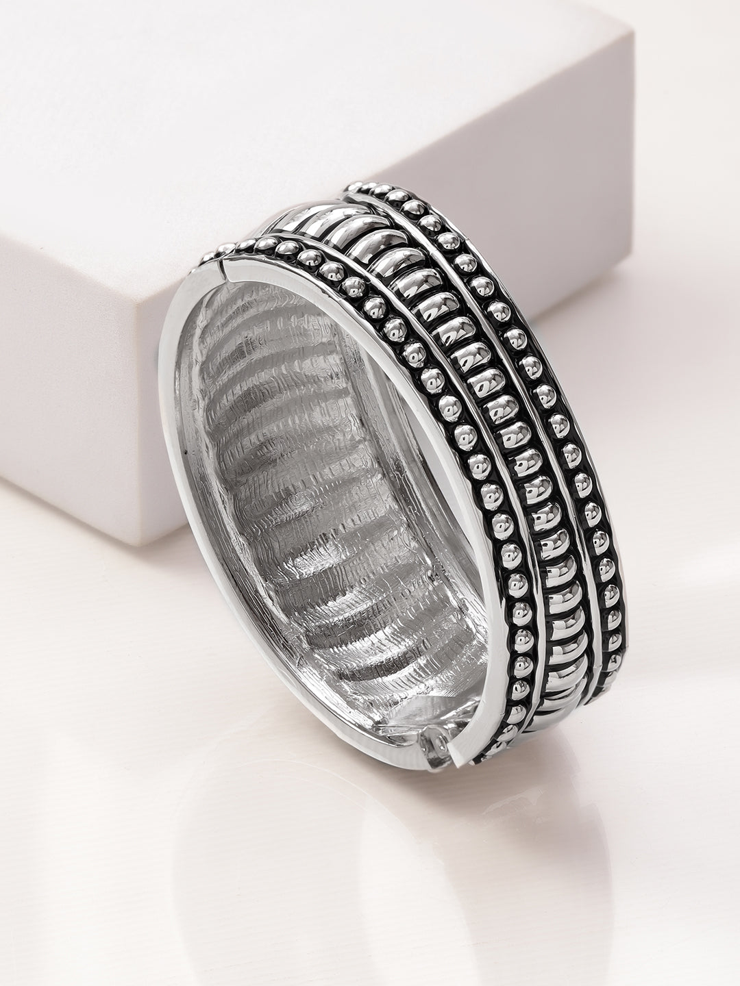 Ridged Textured Silver Toned Bracelet フリーサイズ