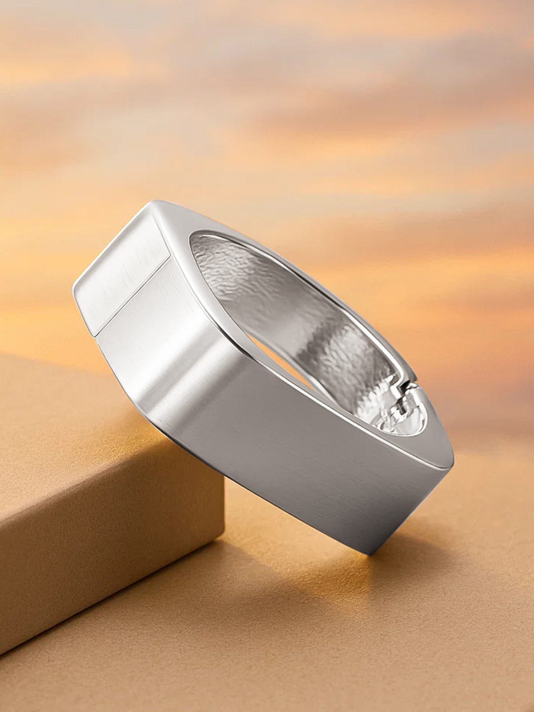 White Geometric Statement Modern Minimalist Bracelet フリーサイズ