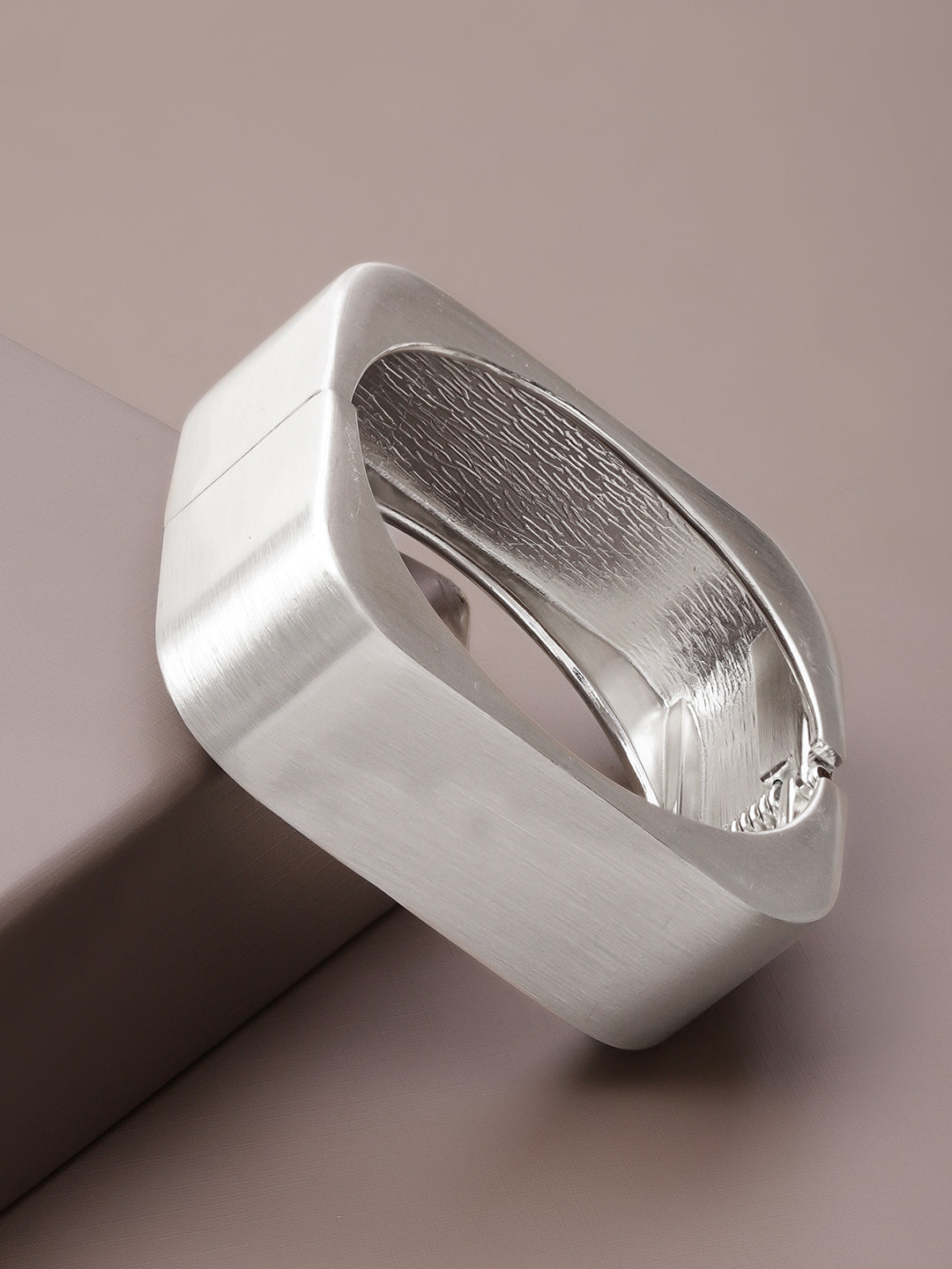 White Geometric Statement Modern Minimalist Bracelet フリーサイズ