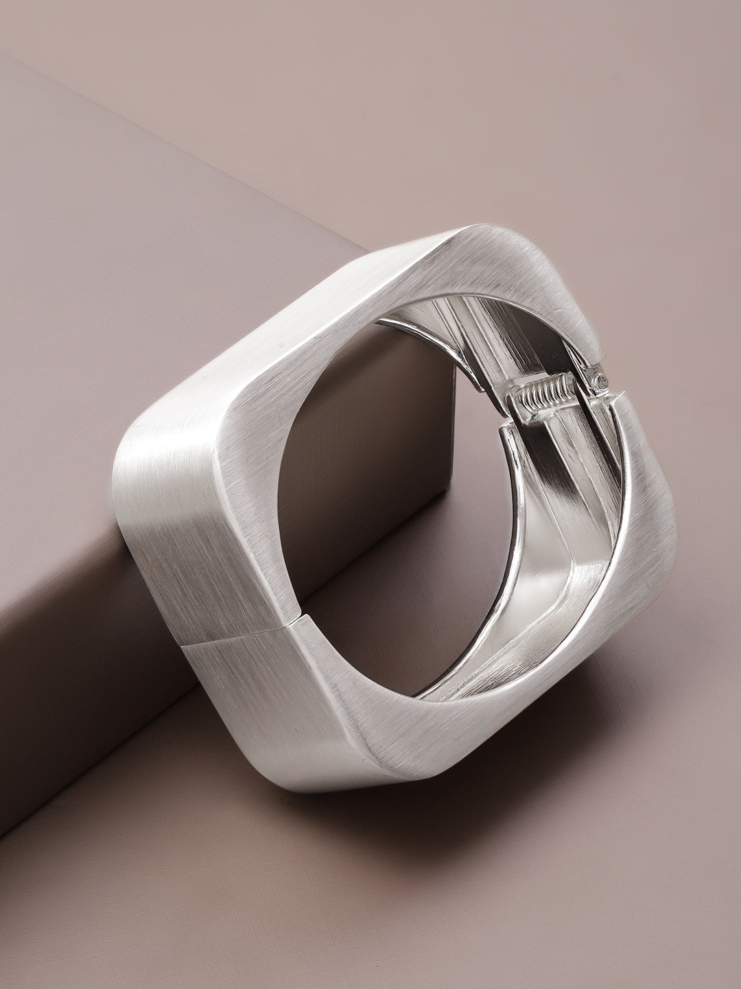 White Geometric Statement Modern Minimalist Bracelet フリーサイズ