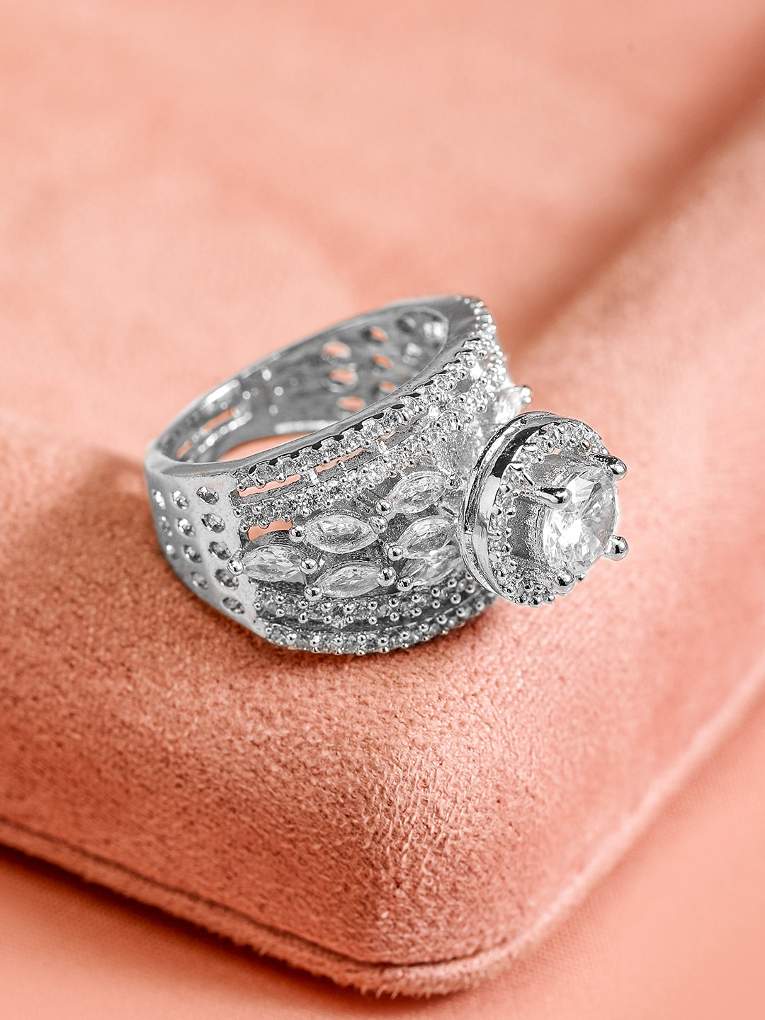 American Diamond Zirconia Studded Ring フリーサイズ