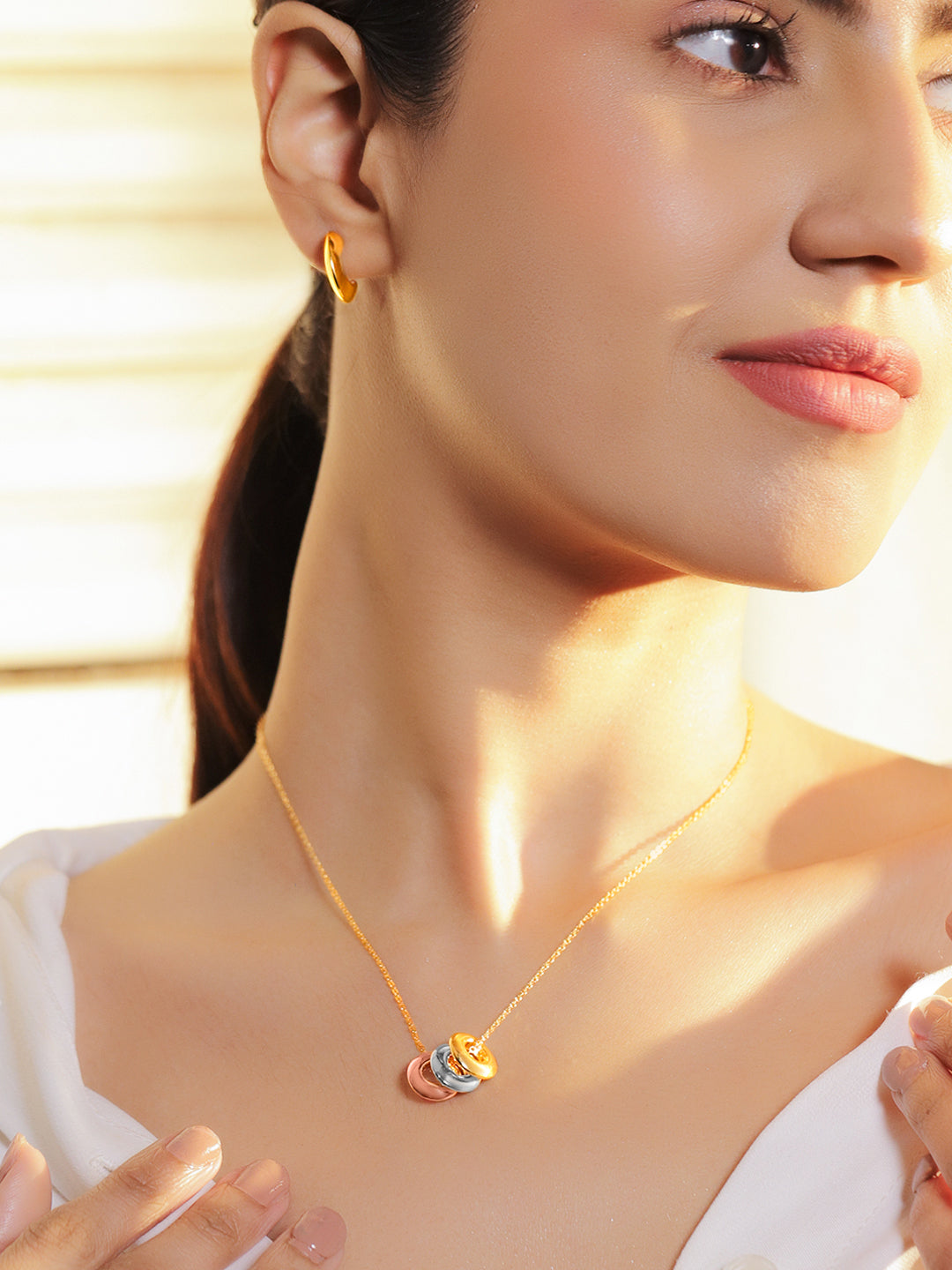 Tricolor Pendant Necklace Set With Interlinked Rings フリーサイズ