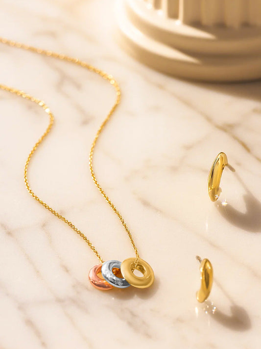 Tricolor Pendant Necklace Set With Interlinked Rings フリーサイズ