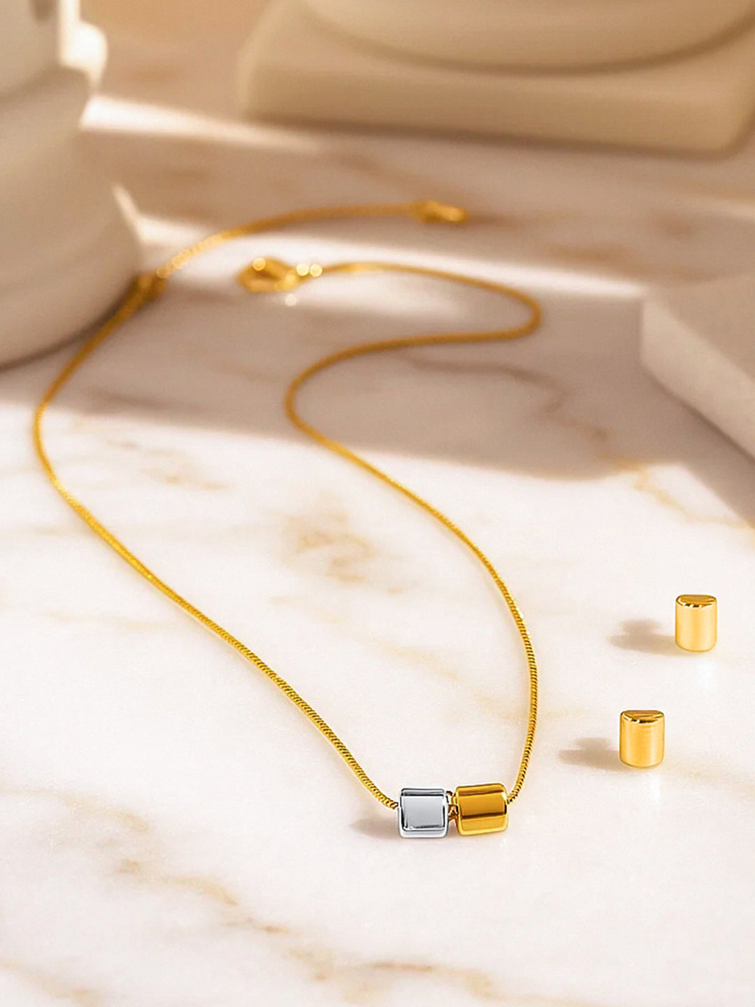 Gold Toned Pendant Necklace Set フリーサイズ