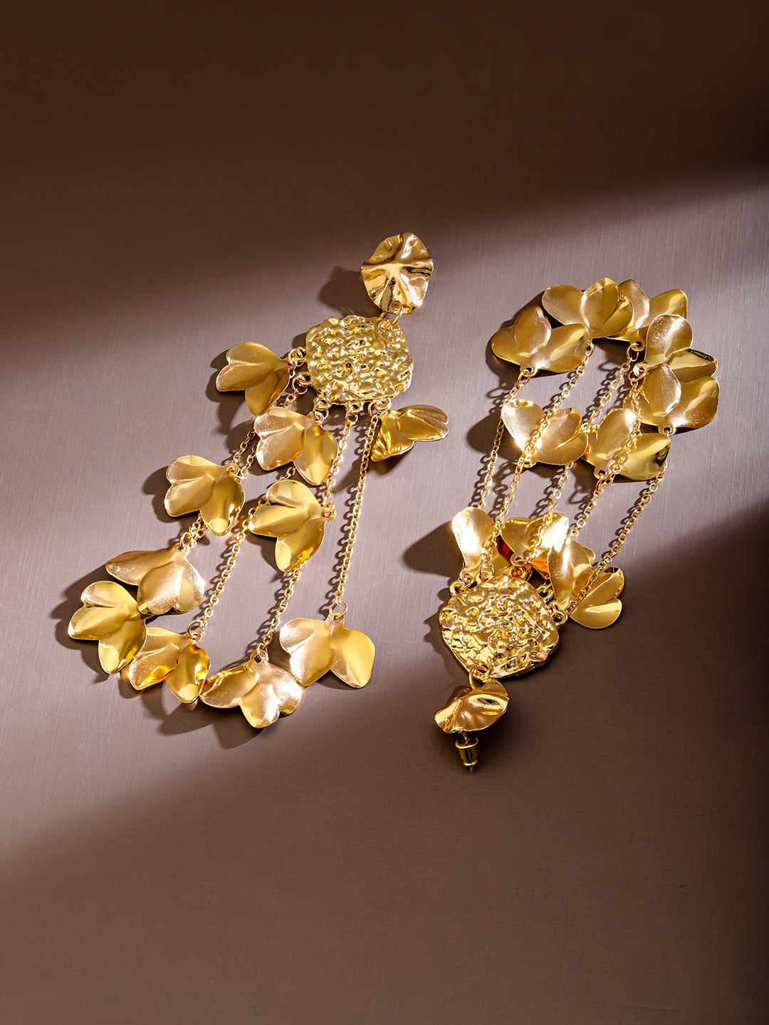 Sculpted Petals Gold Statement Dangler Earrings フリーサイズ