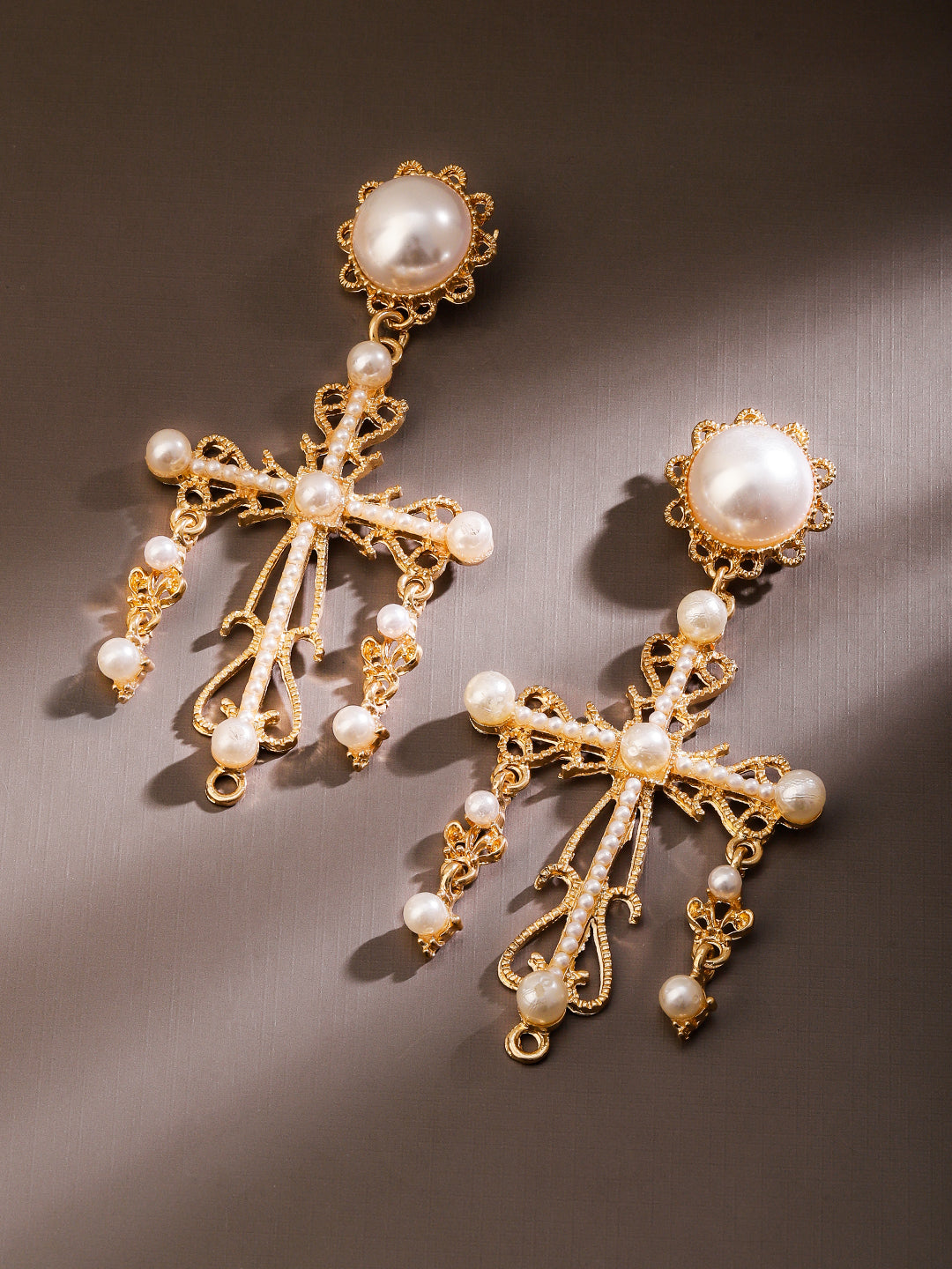 Contemporary Glow White Statement Earrings フリーサイズ