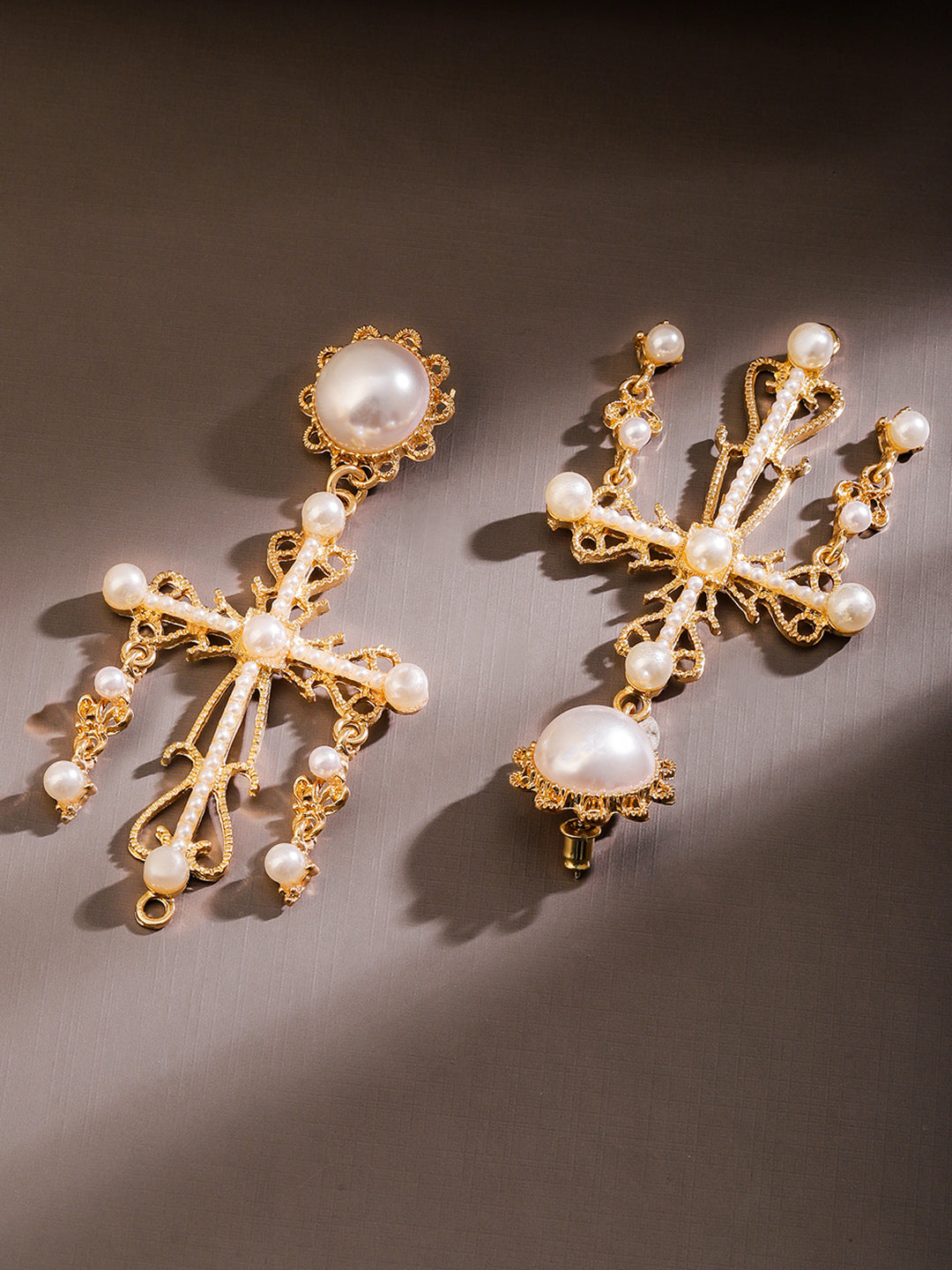 Contemporary Glow White Statement Earrings フリーサイズ