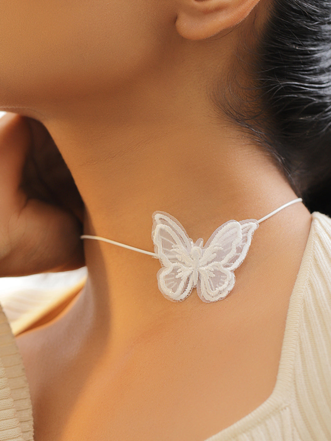 Butterfly Motif White Choker フリーサイズ
