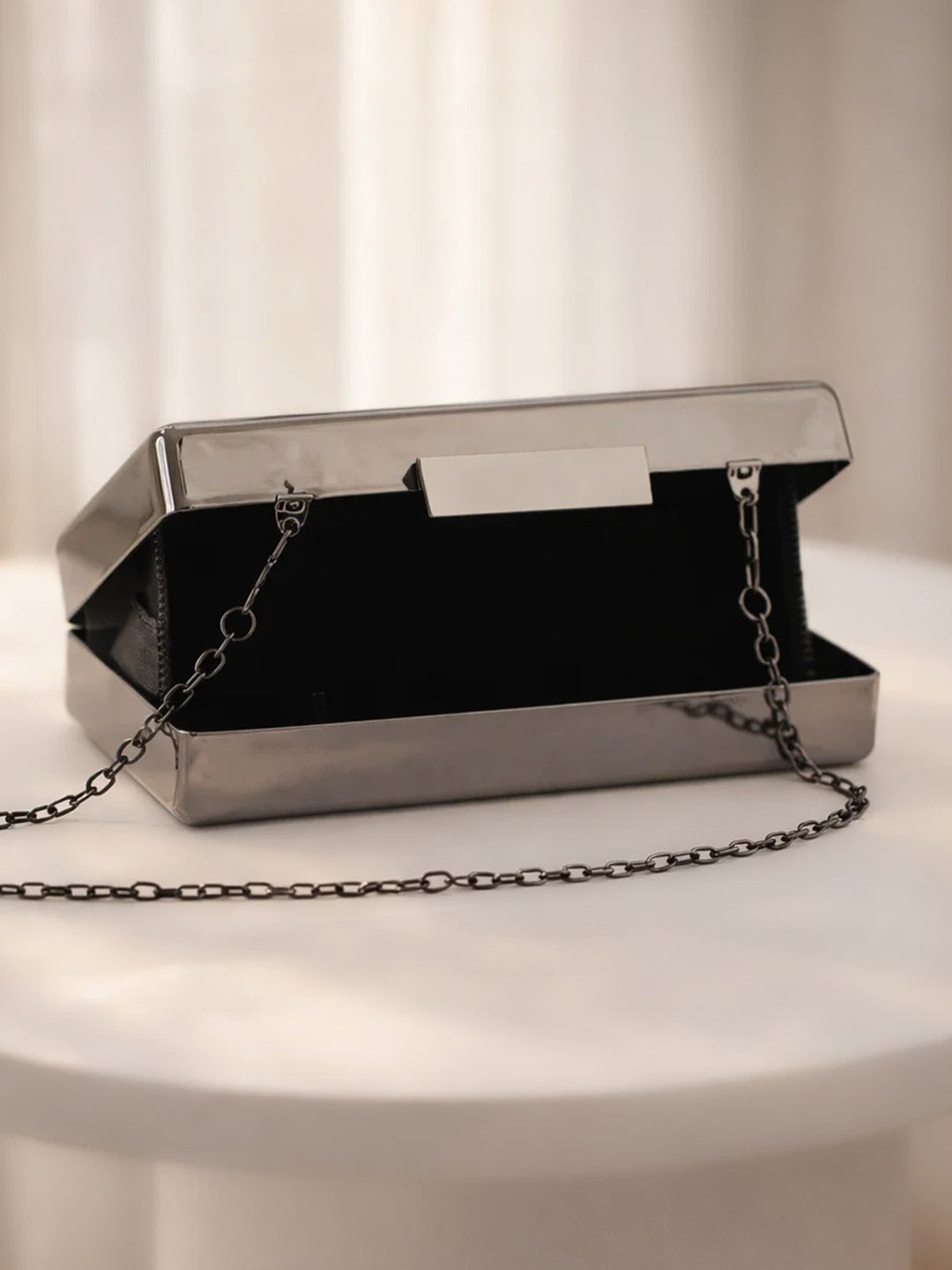 Midnight Gloss Ribbed Statement Clutch Bag フリーサイズ