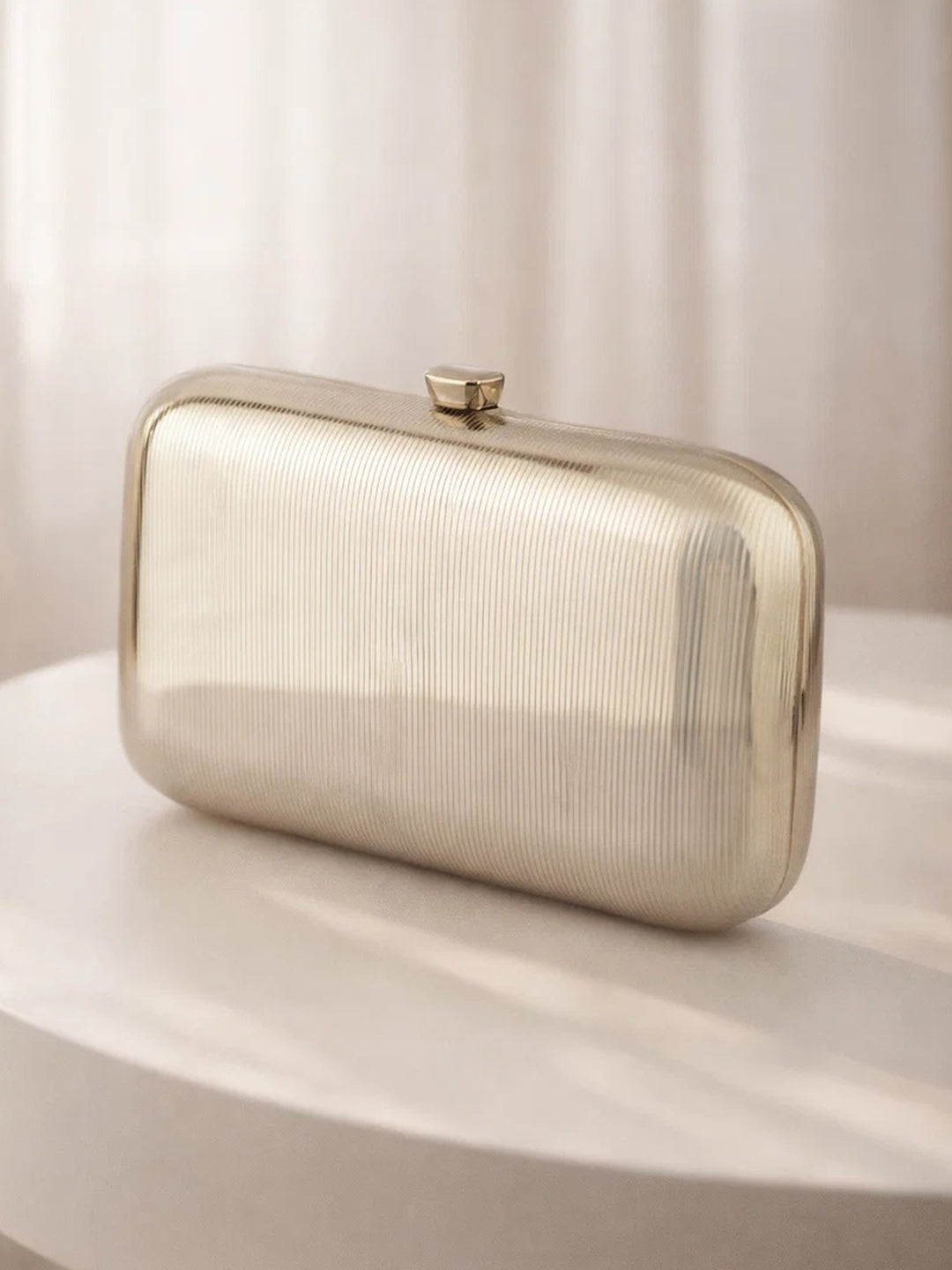 Silver Ribbed Metallic Texture Box Clutch フリーサイズ