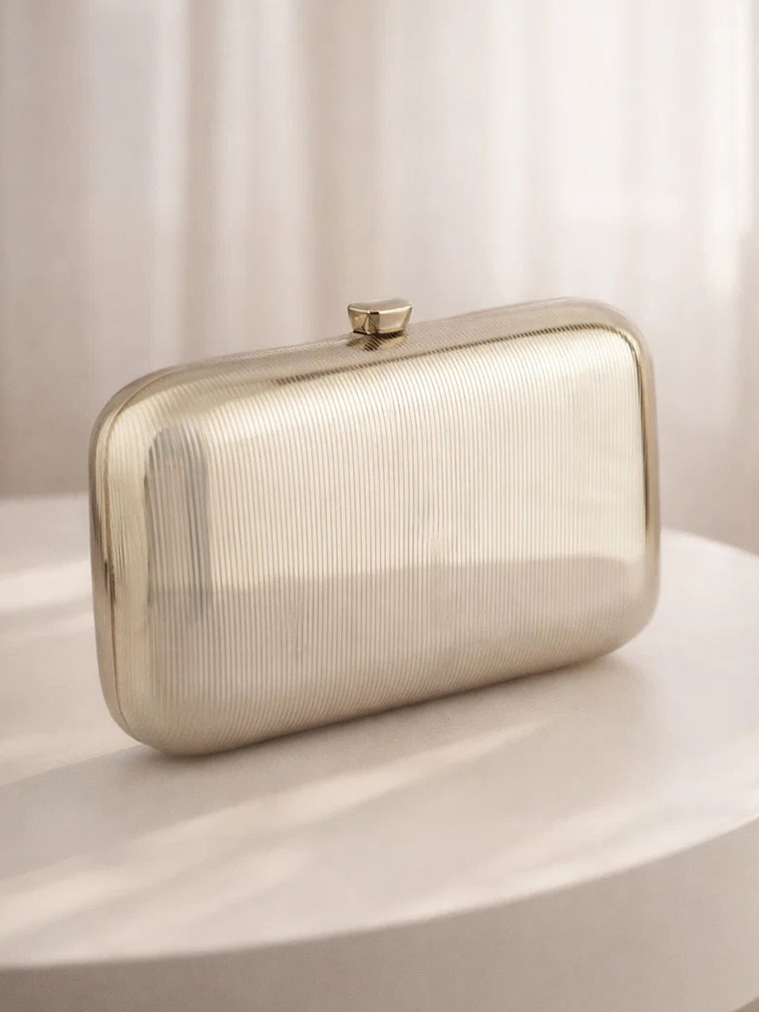 Silver Ribbed Metallic Texture Box Clutch フリーサイズ