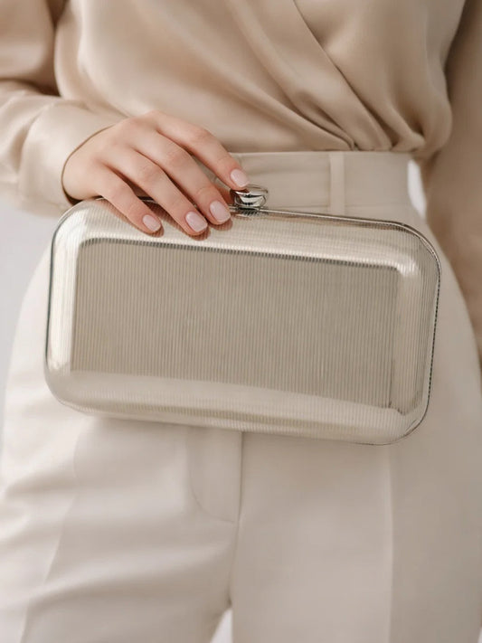 Silver Ribbed Metallic Texture Box Clutch フリーサイズ