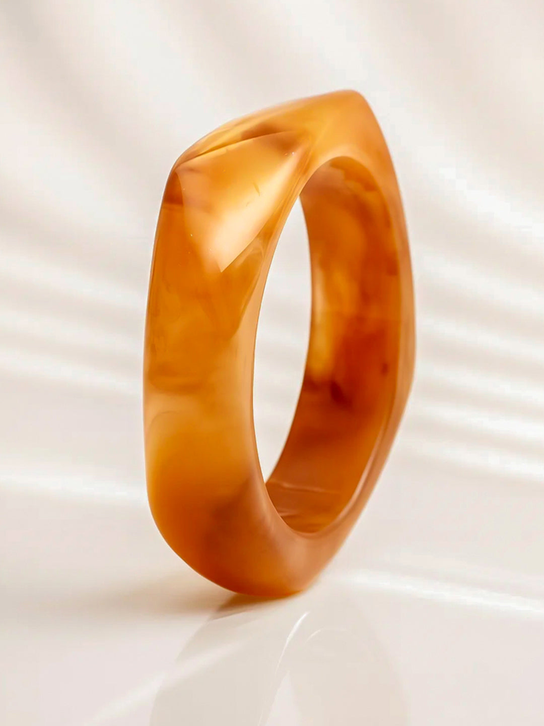 Western Statement Honey Glow Resin Bangle Bracelet フリーサイズ