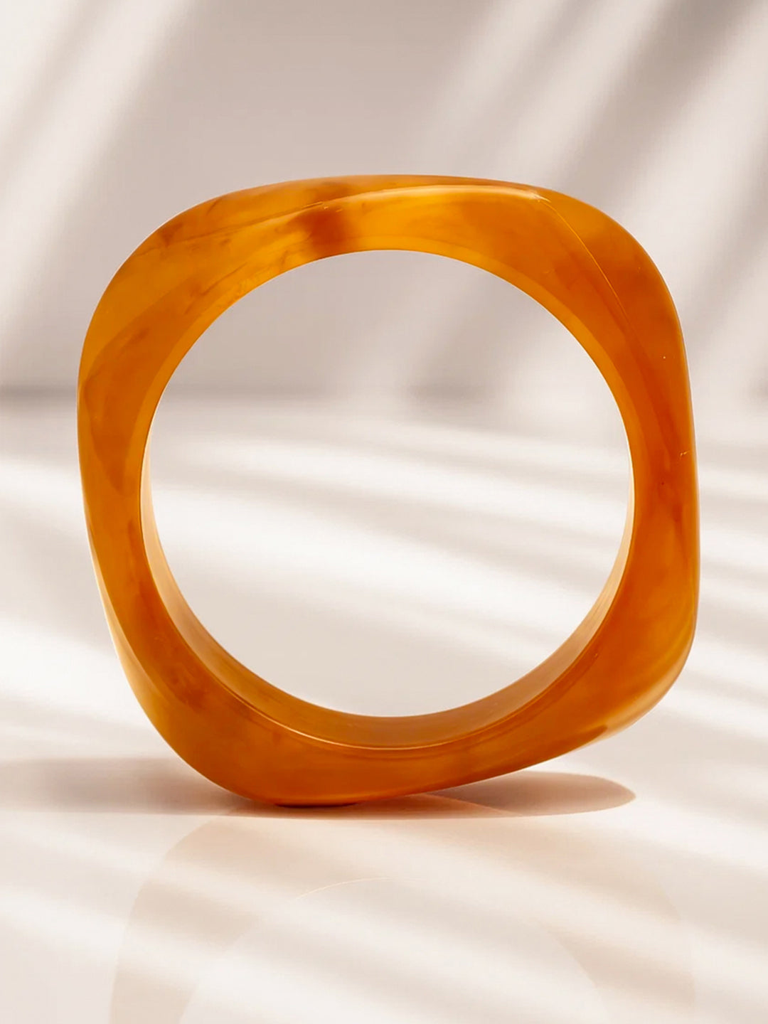 Western Statement Honey Glow Resin Bangle Bracelet フリーサイズ