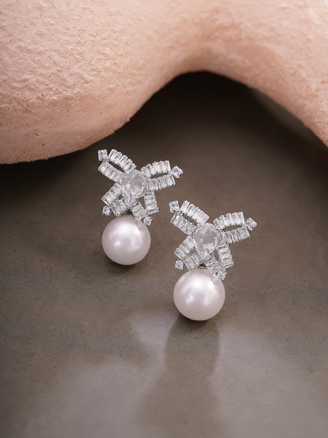 【Rubans】 Rhodium Plated Crystal Bow Pearl Drop Earrings｜ロジウムメッキ クリスタル リボン パール ドロップイヤリング