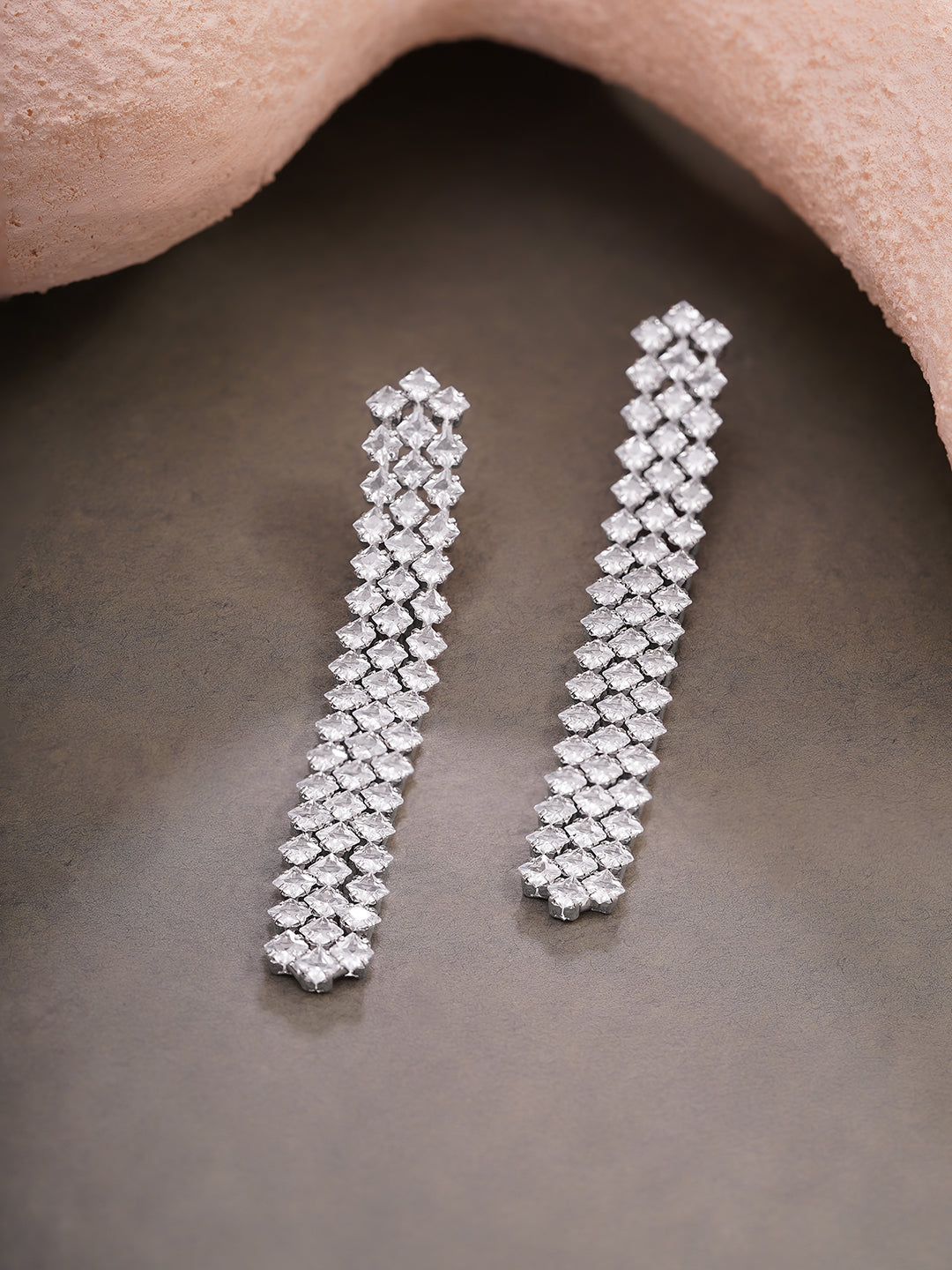 【Rubans】 Rhodium Plated Crystal Radiant Bar Drop Earrings｜ロジウムメッキ クリスタル ラディアントバー ドロップイヤリング