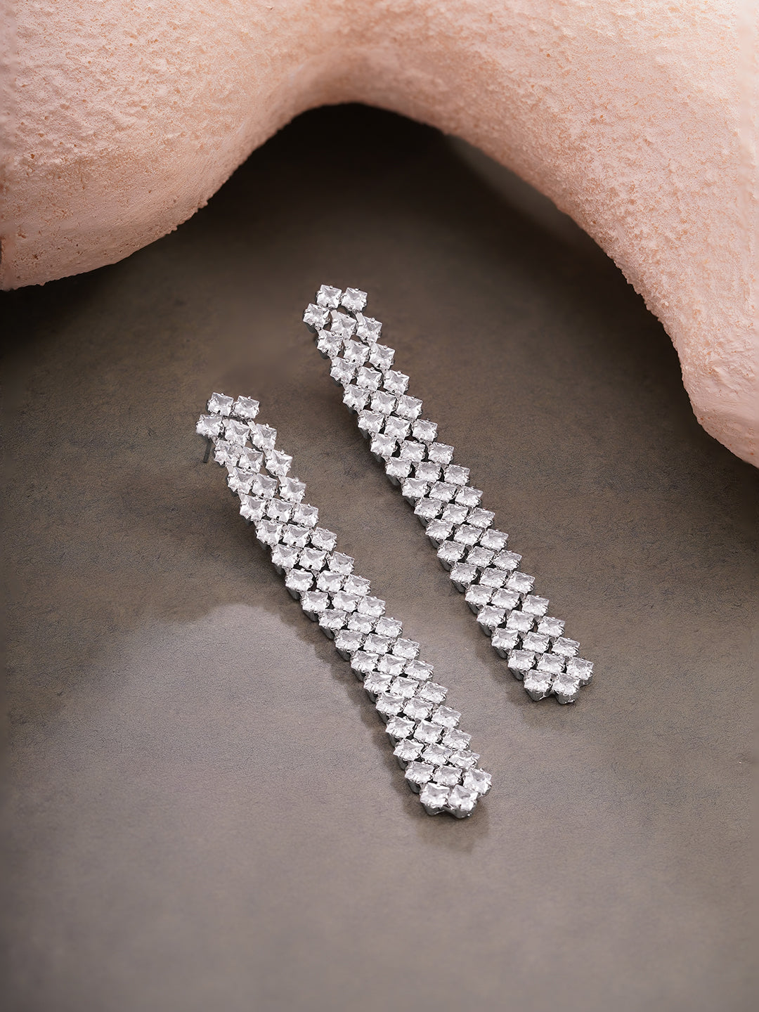 【Rubans】 Rhodium Plated Crystal Radiant Bar Drop Earrings｜ロジウムメッキ クリスタル ラディアントバー ドロップイヤリング