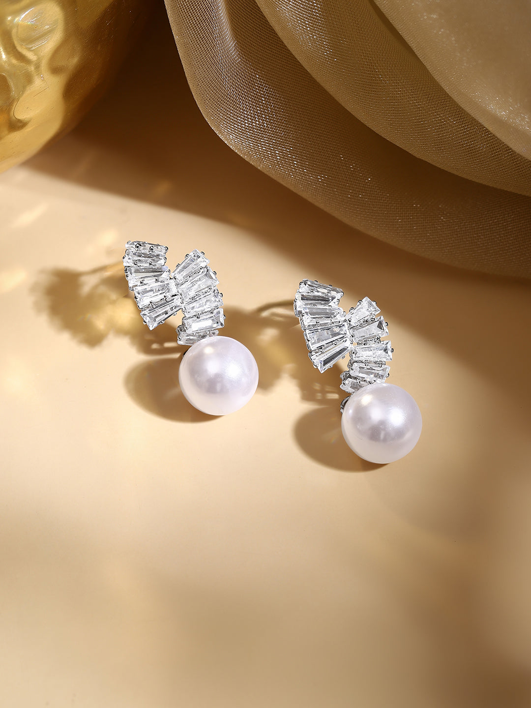 【Rubans】 Rhodium Plated Crystal Bow Knot Pearl Drop Earrings｜ロジウムメッキ クリスタル リボンノット パール ドロップイヤリング