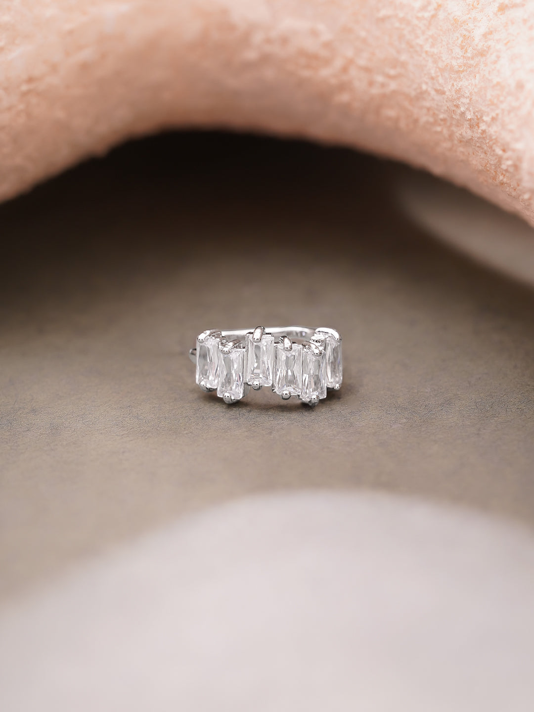 【Rubans】 Rhodium Plated Crystal Baguette Statement Cuff Earrings｜ロジウムメッキ クリスタル バゲット ステートメント カフイヤリング