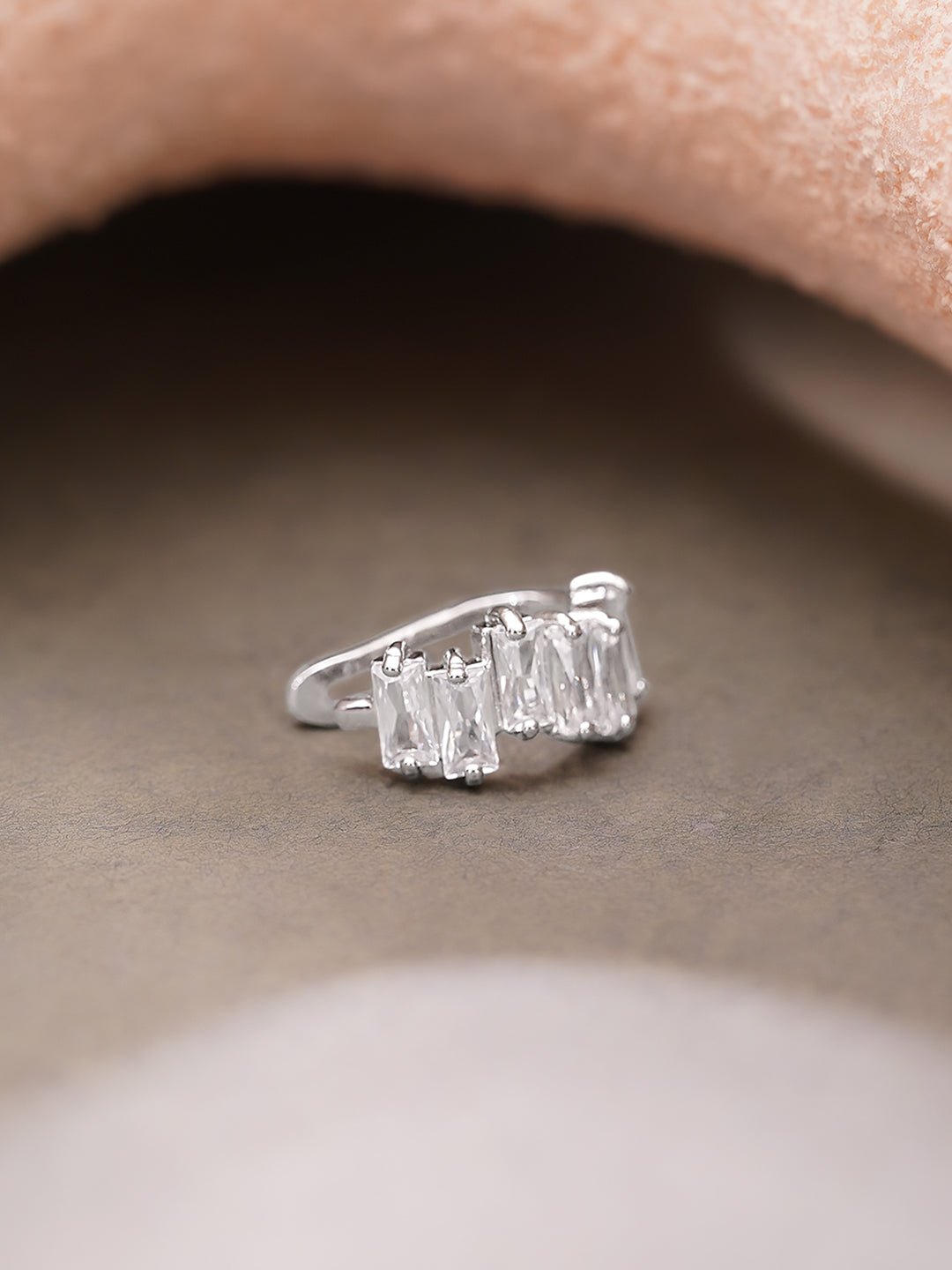 【Rubans】 Rhodium Plated Crystal Baguette Statement Cuff Earrings｜ロジウムメッキ クリスタル バゲット ステートメント カフイヤリング