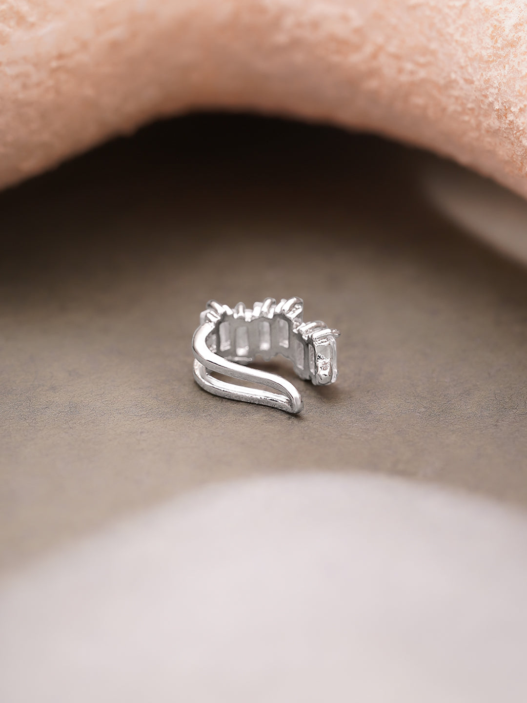 【Rubans】 Rhodium Plated Crystal Baguette Statement Cuff Earrings｜ロジウムメッキ クリスタル バゲット ステートメント カフイヤリング