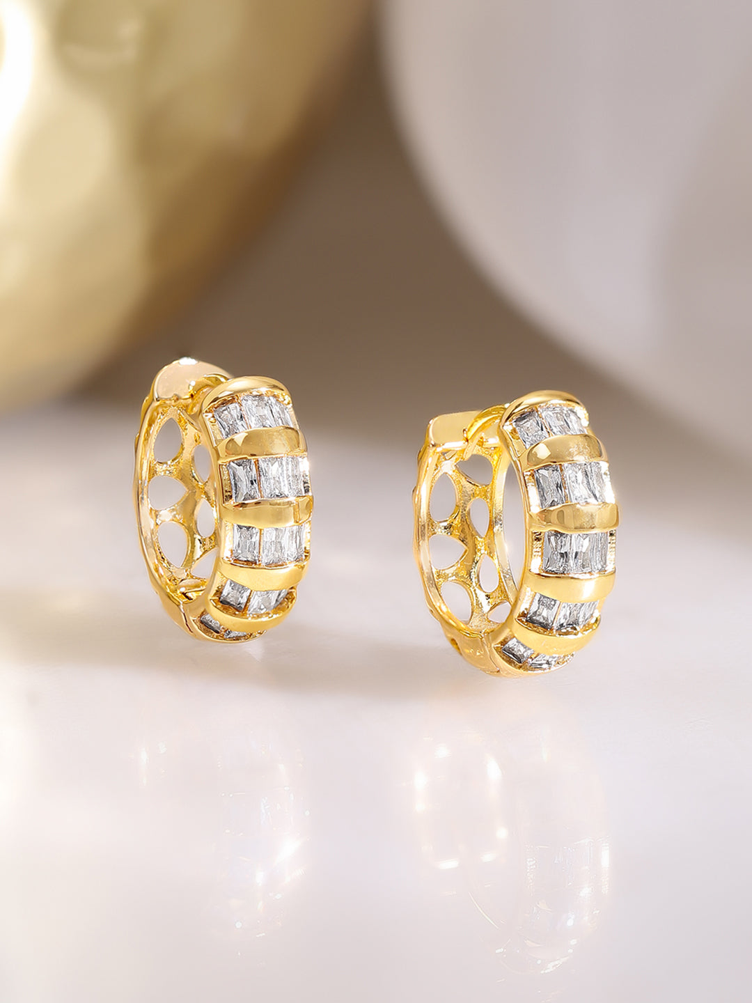 【Rubans】 Gold Plated Crystal Hoop Earrings｜ゴールドメッキ クリスタル フープイヤリング