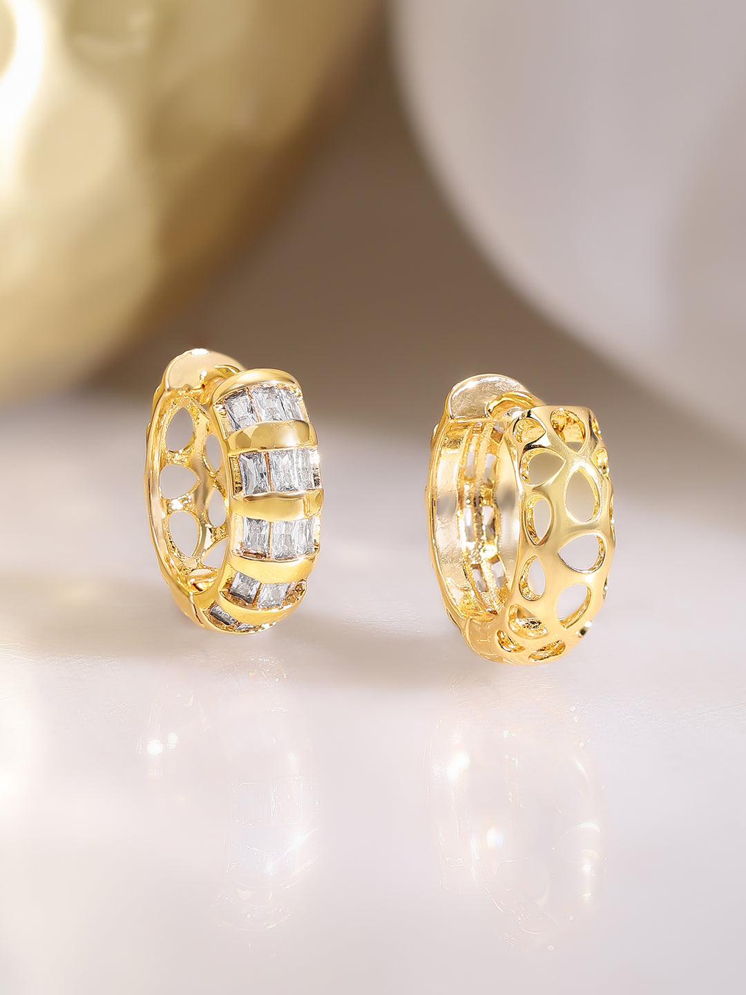 【Rubans】 Gold Plated Crystal Hoop Earrings｜ゴールドメッキ クリスタル フープイヤリング